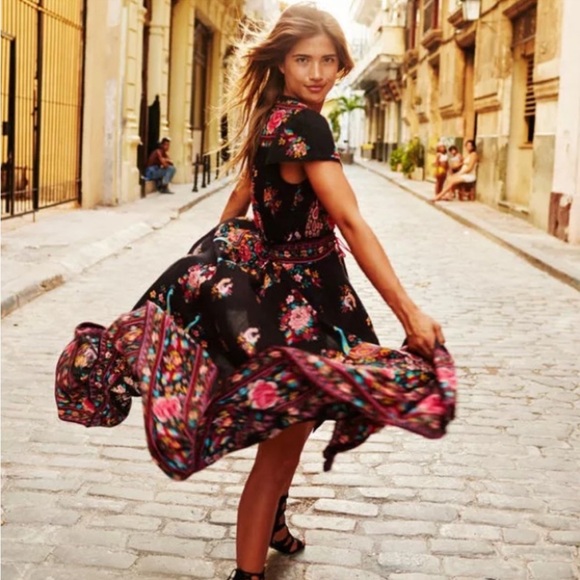 Beautiful Colorful Flower/ Peacock Print High Low Button Down - Picture 3 of 8